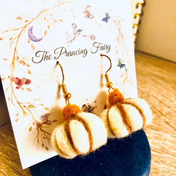 New Hand Felted 100% Wool Fall Pumpkin Earrings Fashion Fun Hand Made Unique - Picture 1 of 5